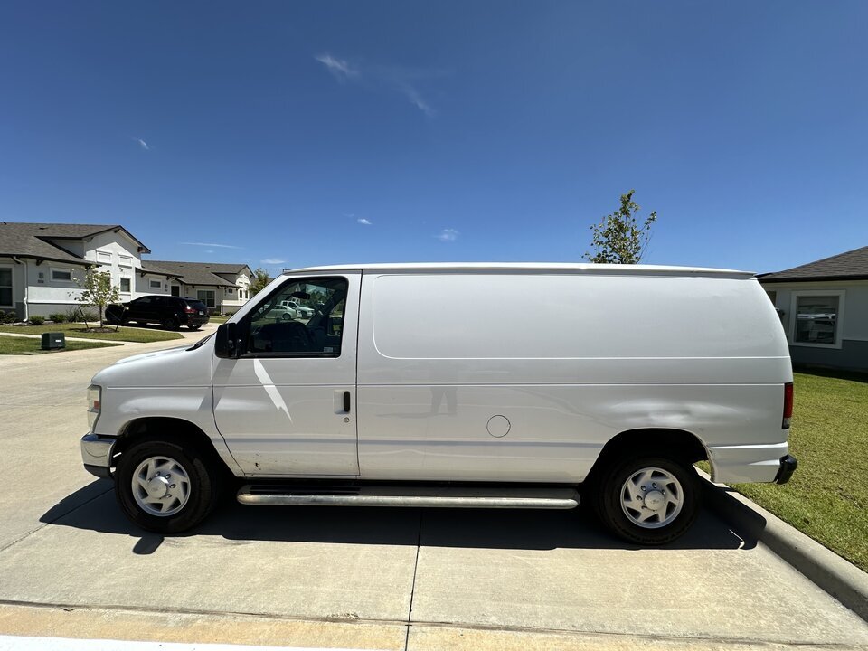 2014 Ford Econoline E250 w/ Truckmount – $14,500
